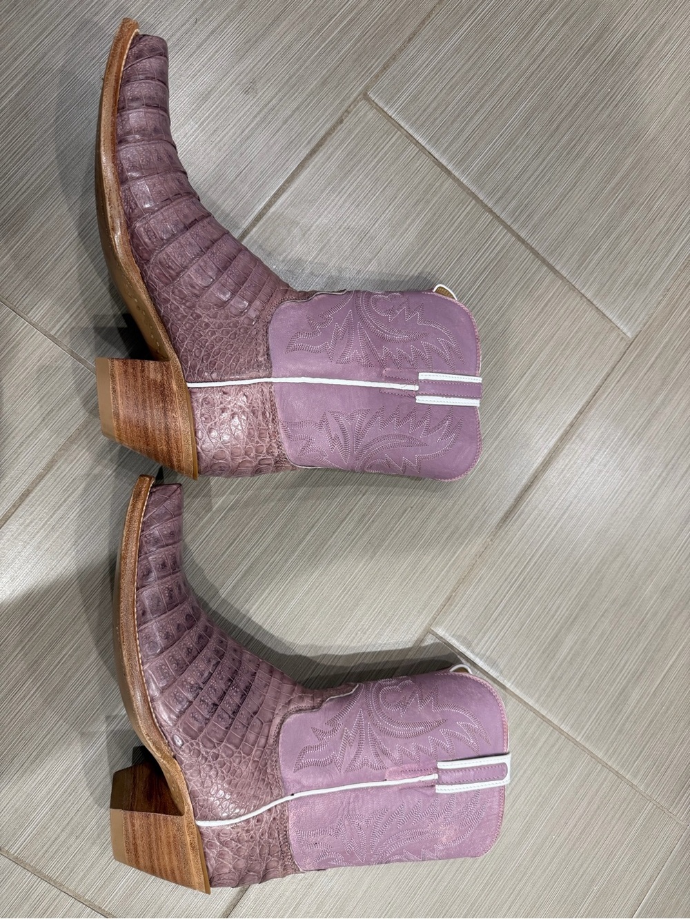 Lucchese lilac dale caiman boots. 8b. Brand new - Picture 4 of 6